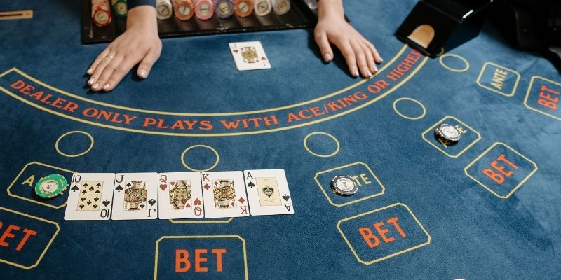 Baccarat là siêu phẩm nên thử sức tại Casino 77win